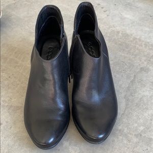Ecco black leather ankle boots size 37